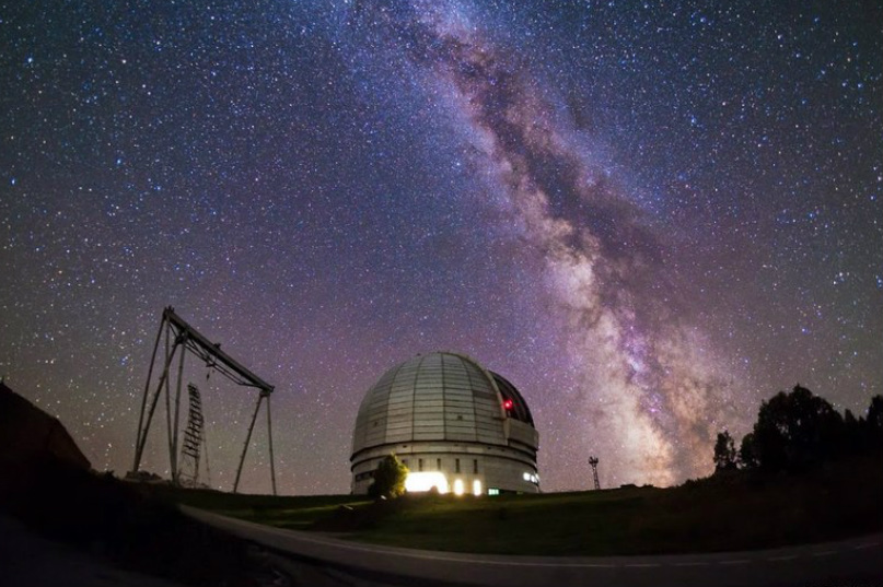 Специальная астрофизическая обсерватория на вершине горы Семиродники у станицы Зеленчукская