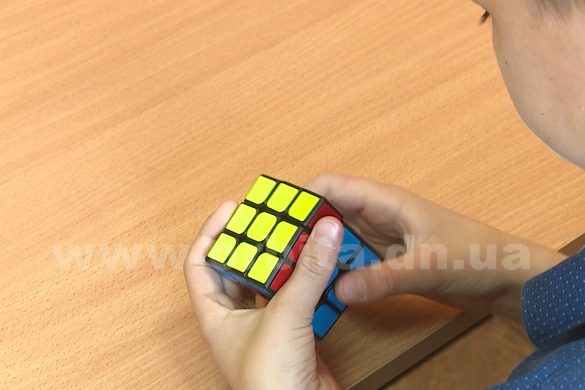 Спидкубинг или Кто быстрей соберет кубик Рубика?
