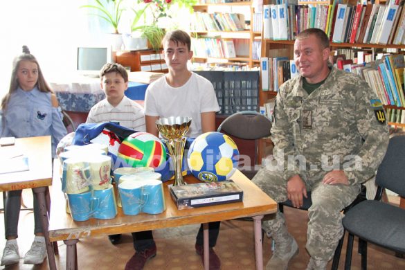 До Дня танкіста учні ЗОШ №2 отримали подарунки від українських військових
